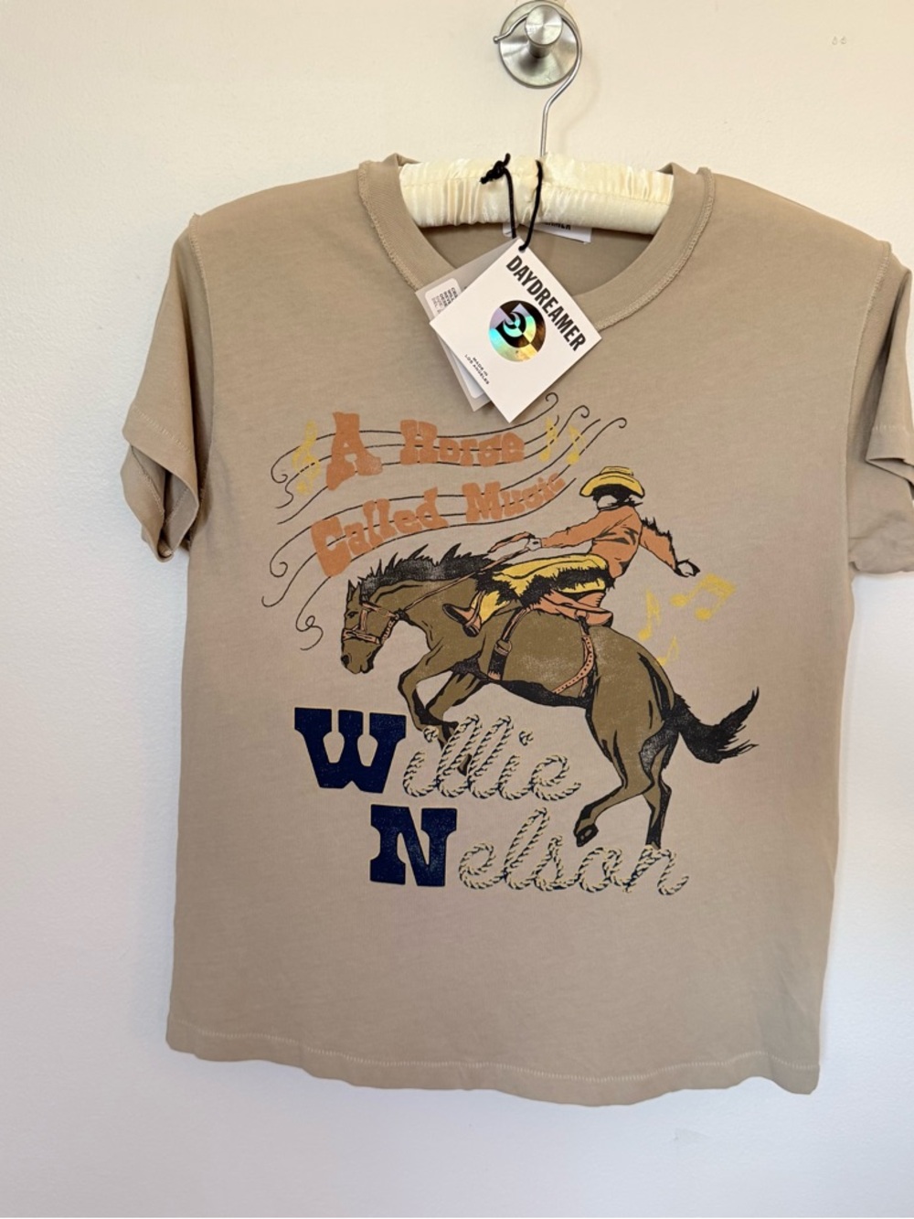 Daydreamer Willie Nelson Horse Called Music Reverse Girlfriend Tee NWT - Picture 14 of 16